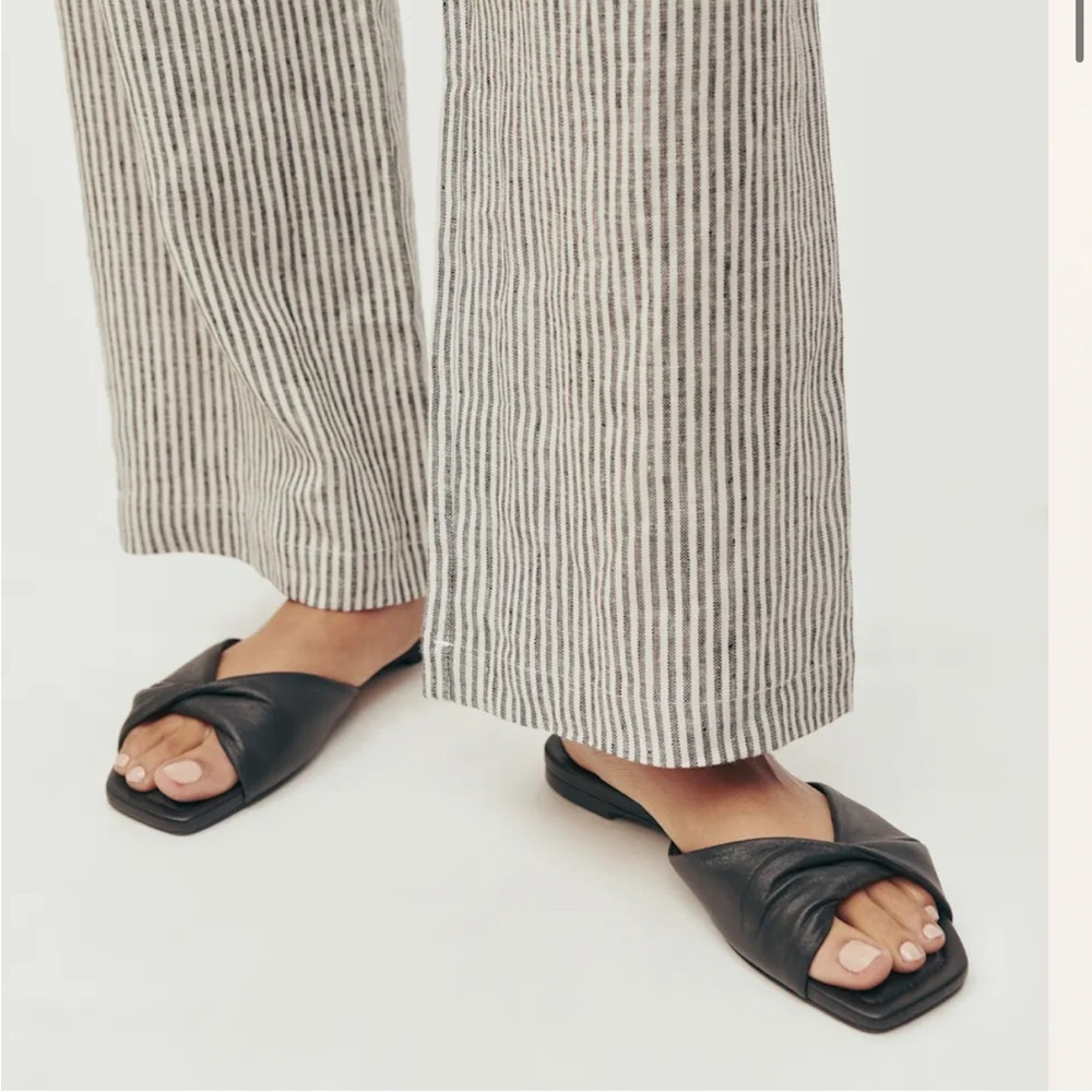 Reformation Mikki Twist Flat Sandal Black - Size 7.5